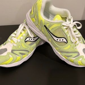 Saucony mens running shoes